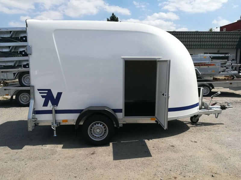 Kastenwagen Polyester Niewiadów mit Seitentür und Laderampe