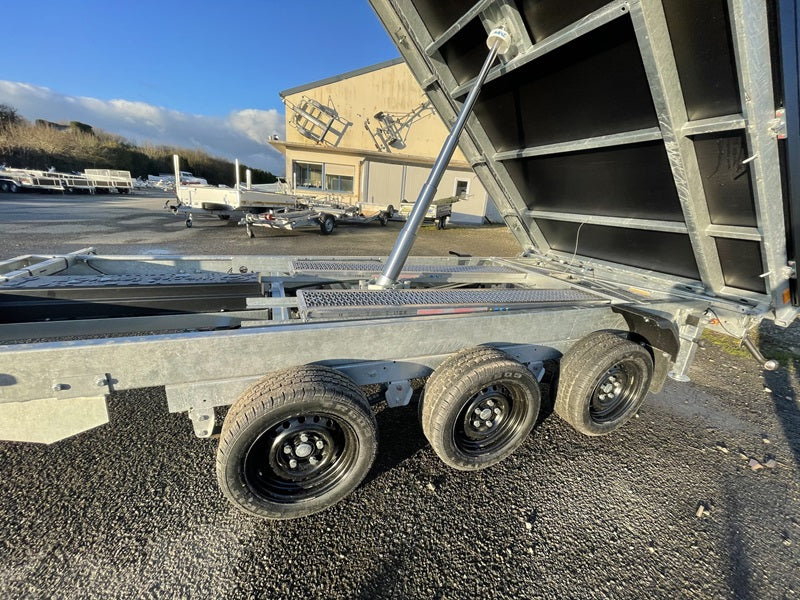 Anhänger Dreiseitenkipper Saris K3 406 x 204 ptac 3500kg Dreiachser gebremst Blattfeder