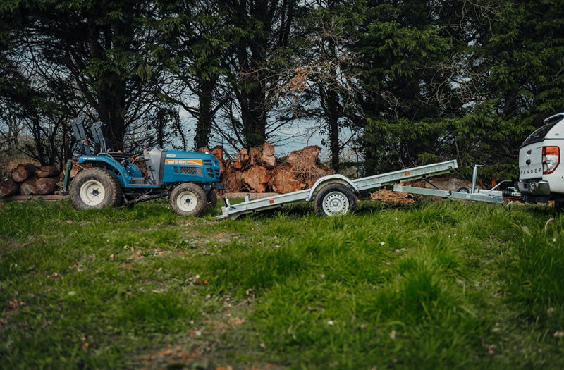Kippbare Plattform: 3,00 m x 1,70 m / 750 kg LIDER