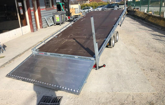 Lenka Race hydraulische Plattform 497 x 212 cm 3500 KG PTAC + Heckklappe